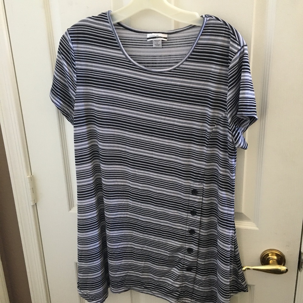 FINAL MARKDOWN Ladies mirror image top medium.